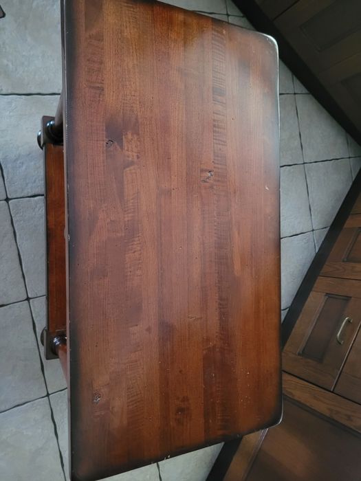Stolik pod lampę lub do holu.