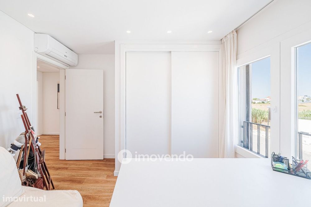 Moradia T3+1 moderna, com garagem e áreas amplas, em Alcochete