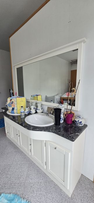 Movel WC branco exposição