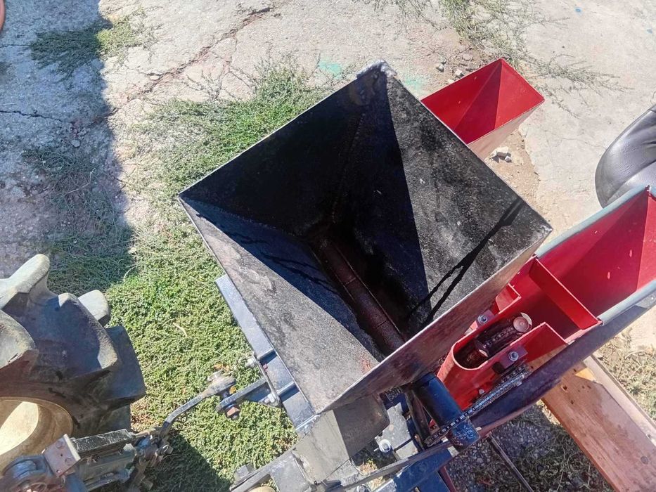 Продається трактор з фризою, чеснокосожалка+копалка