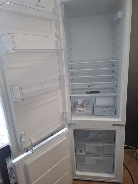 Frigorífico combinado encastrável, ELECTROLUX,  novo