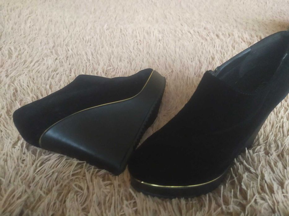 Ботильоны на платформе.