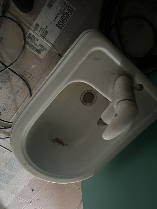 2 Bidés diferentes64584481238019124