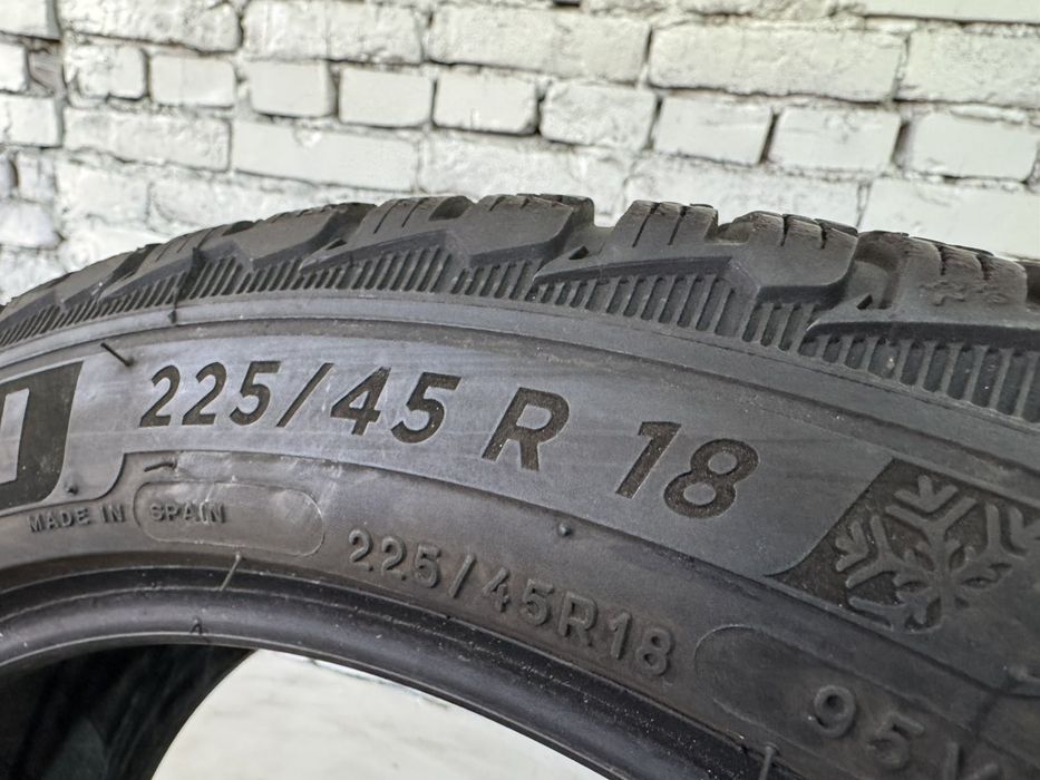 Зимові шини Michelin 225/45 R18