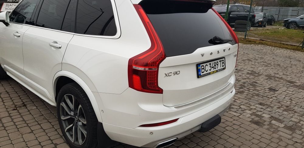 Кросовер Volvo XC90 2