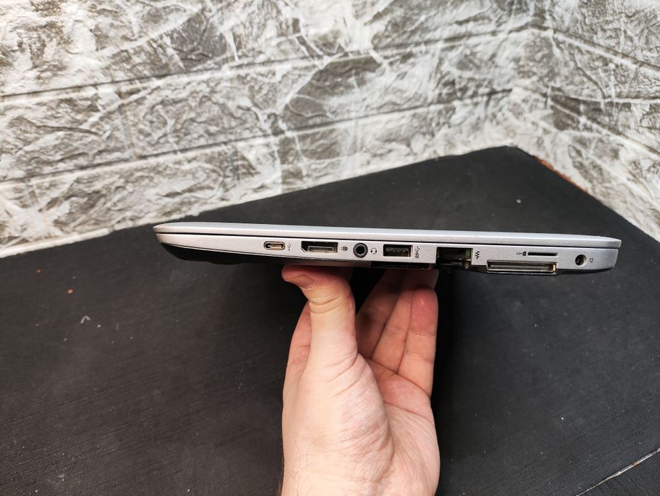 HP EliteBook 820 G3 i5 6300u