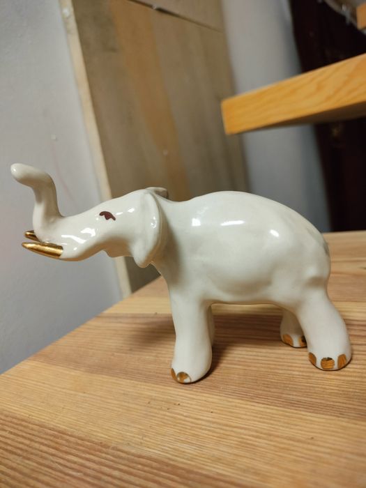 Porcelanowa figurka. Słoń