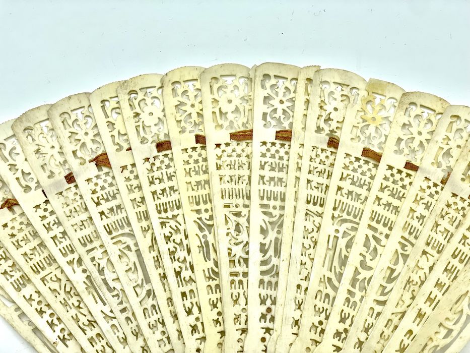 Leque em material nobre antigo