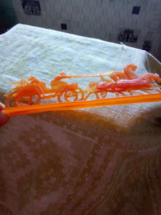 Игрушка пластмасс