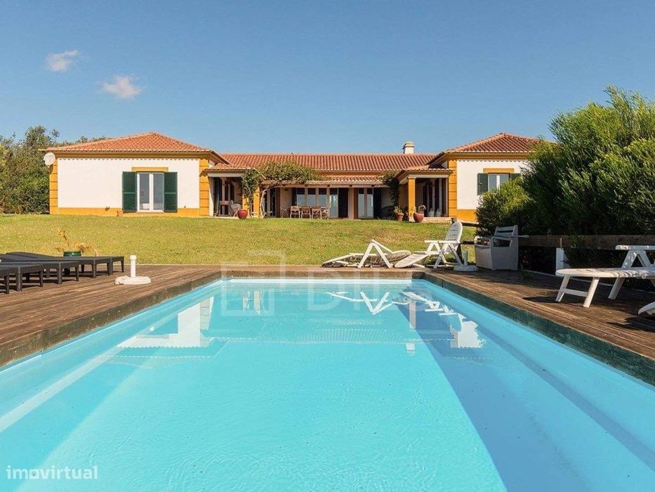 Monte Alentejano com terraço e piscina em Alcáçovas , Viana do Alen...