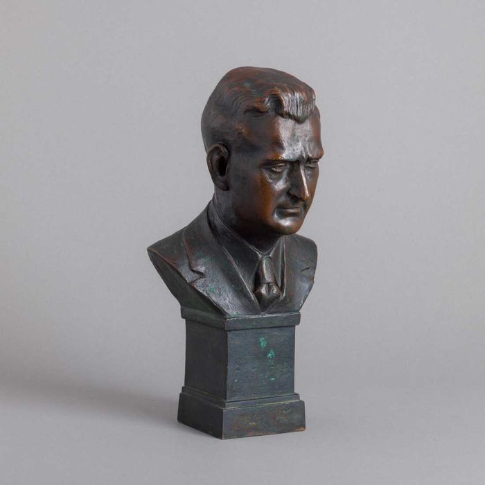 Busto de António de Oliveira Salazar