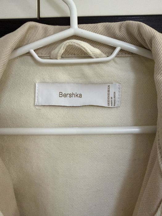 Жіноча джинсова курточка Bershka