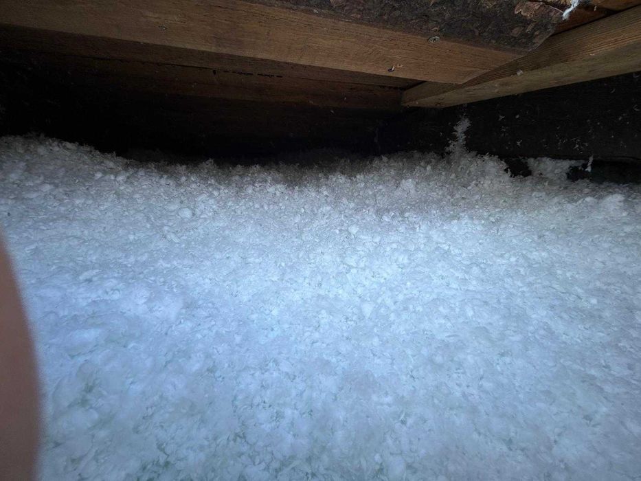 Ocieplenie wdmuchiwane Wełną i Celulozą | naprawa dachu po kunie
