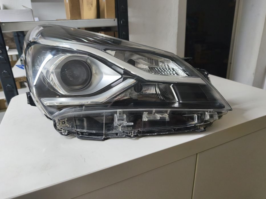 Otica frente direita para Yaris 2017 a 2020