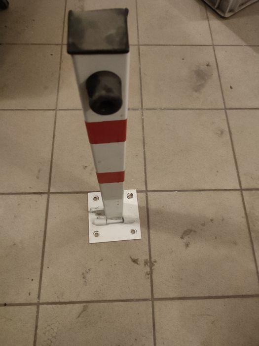 Trzy słupki parkingowe parkingowy składany na kłódkę 60cm