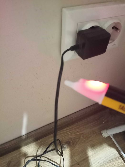 Индикатор скрытой проводки 5-1000V бесконтактный детектор свет звук