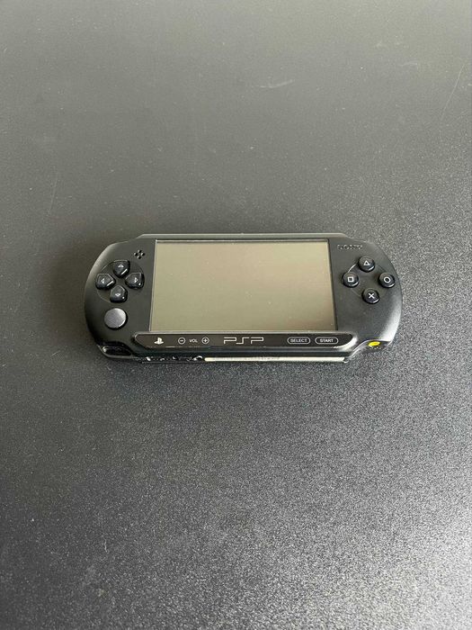 Sony PlayStation Portable Street E1000 Preta com 100+ Jogos