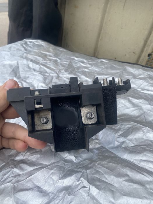 Клема акумулятора плюсова Audi A6 C6 vw Tiguan Golf 6 Polo K98J4590