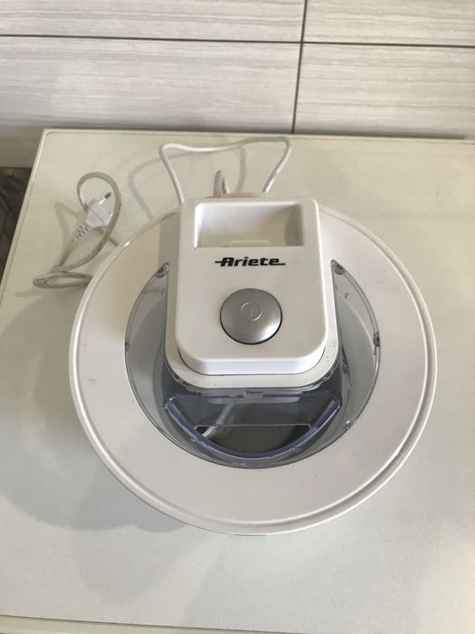 Продам морожницю Ariete 638