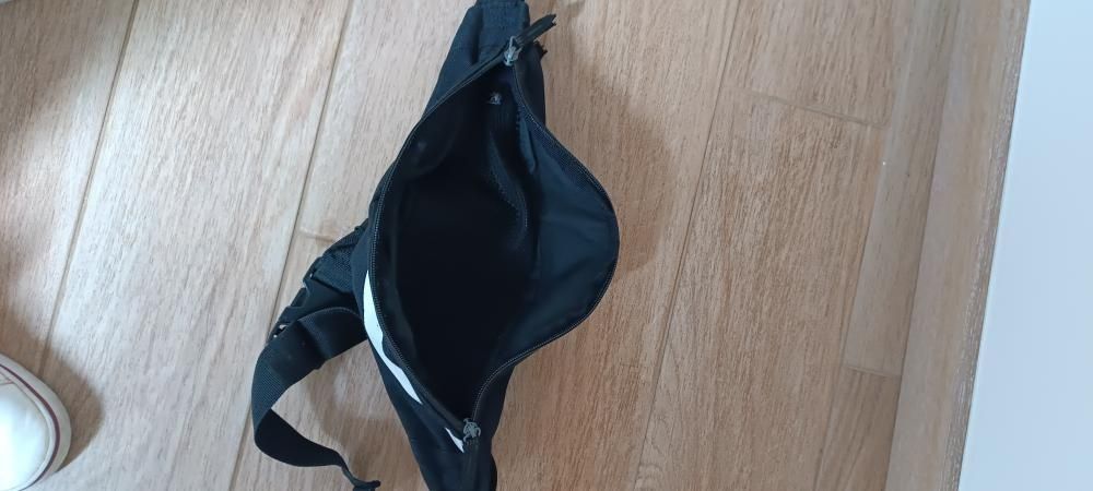Malinha de cintura da Nike
