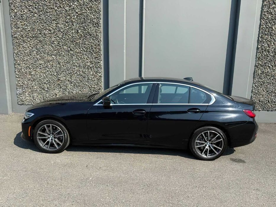 BMW 330xi      2020