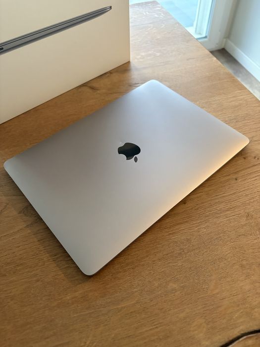 MacBook Air M1 (2021)