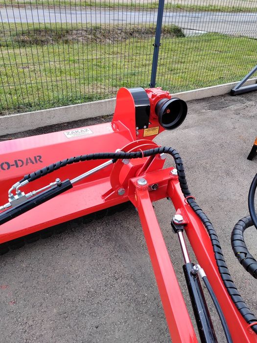 Kosiarka bijakowa PRO-DAR tylno boczna na pantografie wysiegniku