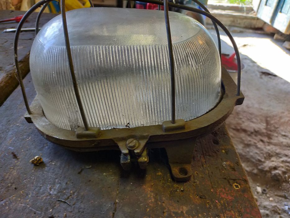 Lampa przemysłowa