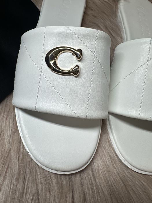 Нові шльопки, шльопанці coach