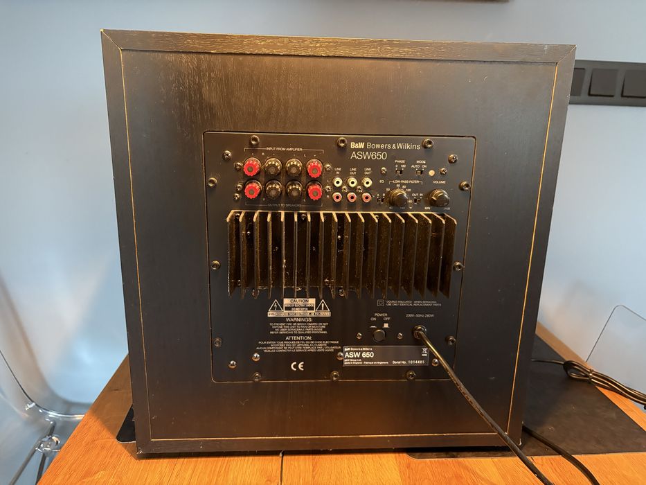 Potężny subwoofer B&W ASW 650 30cm głośnik czarny