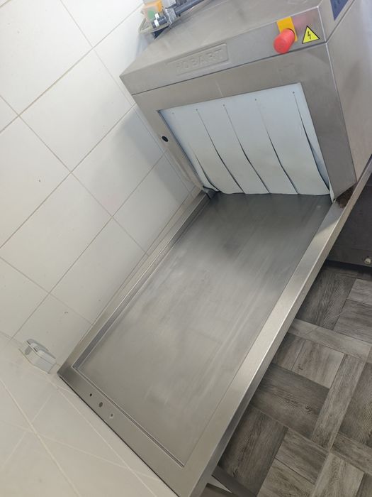 Посудомийна машина тунельна конвеєрна Hobart  CN E1 A CDS