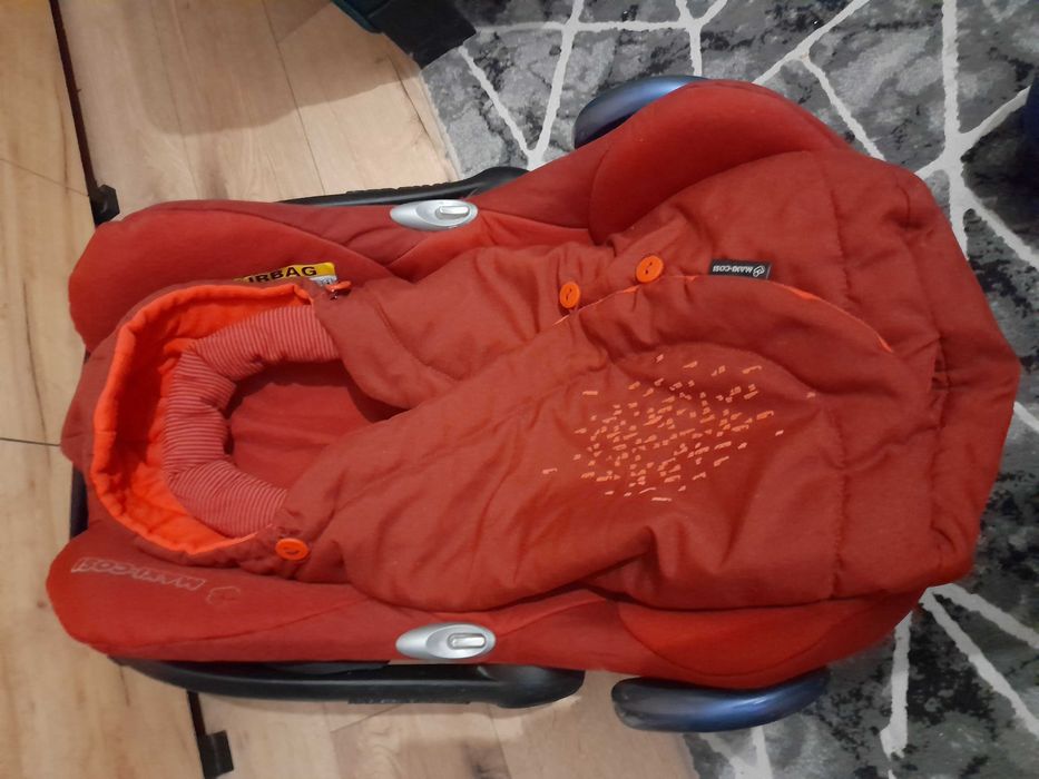Nosidełko Krzesełko ze śpiworkiem Maxi Cosi 0-13 kg bordowe