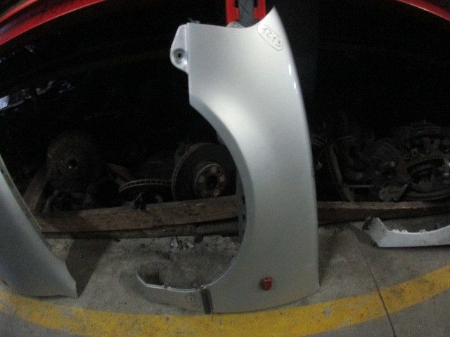Guarda-lamas esquerdo SUZUKI Swift II (EA, MA)