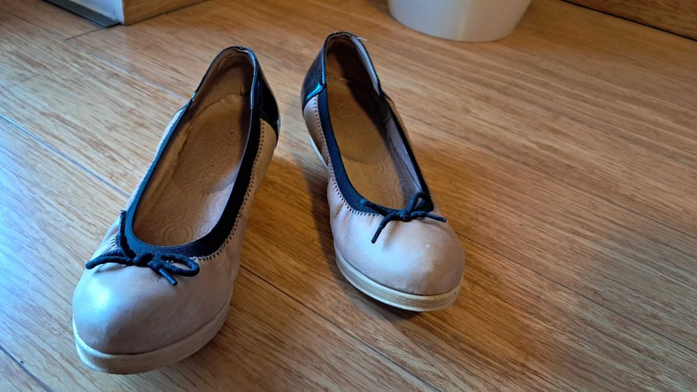 Buty Ryłko rozmiar 40 F , beżowo czarne,  baleriny, półbuty, skóra