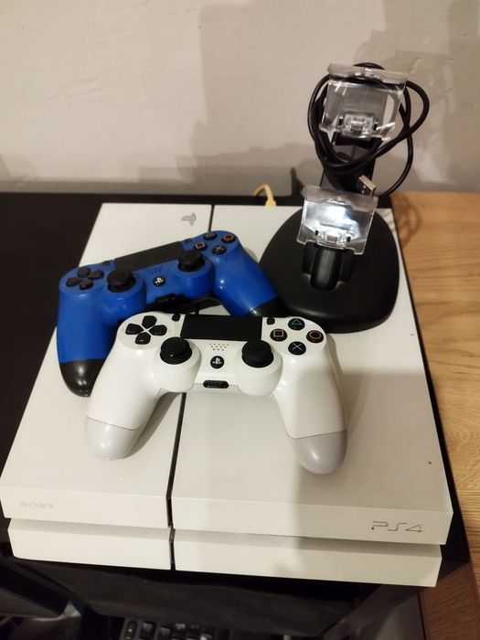PlayStation4 biała dwa pady i ładowarka