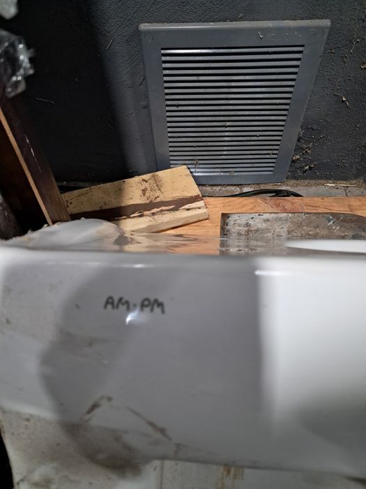 Продам унитаз навесной