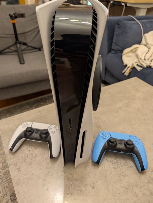 Konsola PS5 + 2 pady DualSense