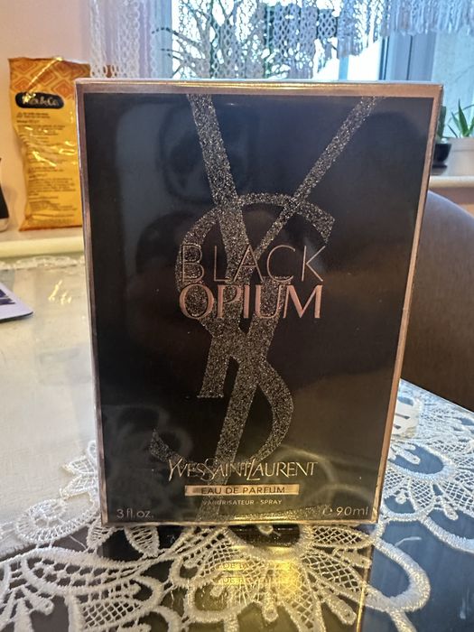 Perfumy Yves Saint Laruent Black Opium.