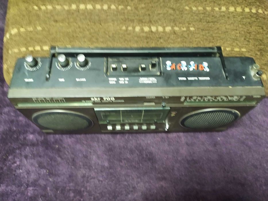 Dwa stare magnetofony i radio UNITRA