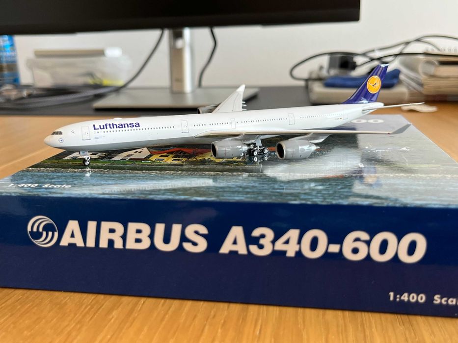 Miniatura Lufthansa A340-600