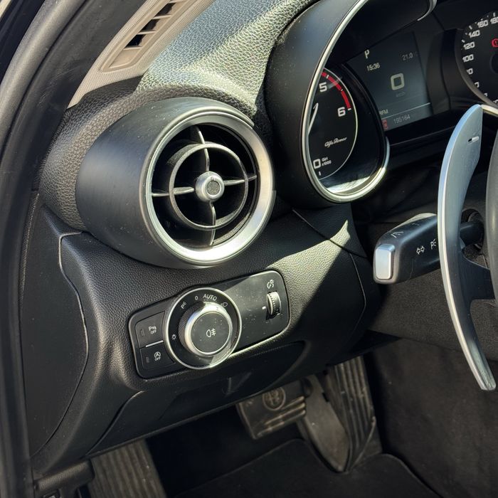 Alfa Romeo Giulia 2.2 180cv AT8