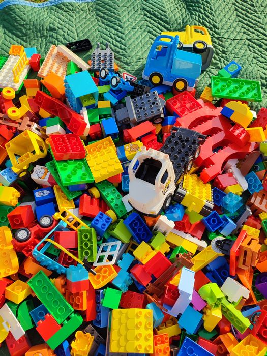 LEGO Duplo mix ponad 10 kg figurki zwierzątka pojazdy