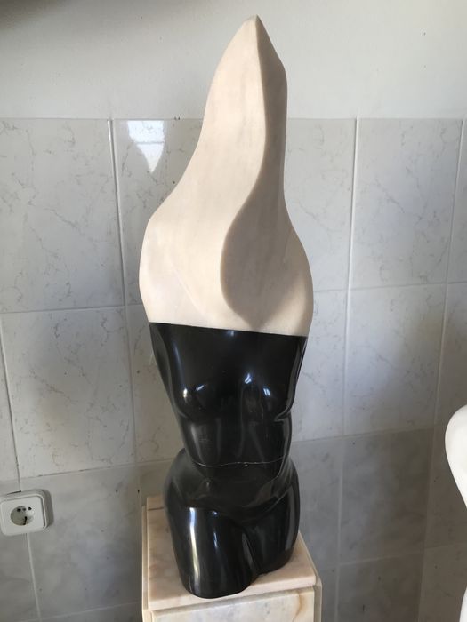 Escultura em mármore Estremoz e pedra men martins