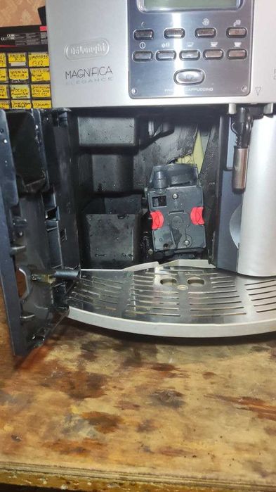 продам кофемашину Delonghi Magnifica Elegance