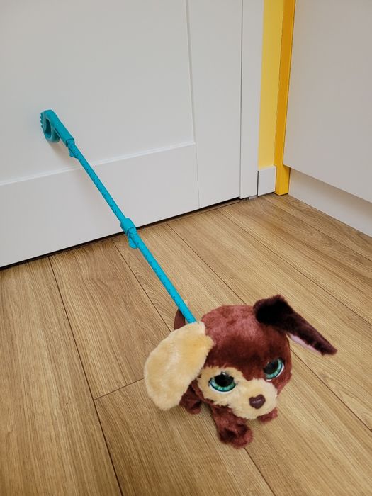 Interaktywny piesek Hasbro fur real walkalots