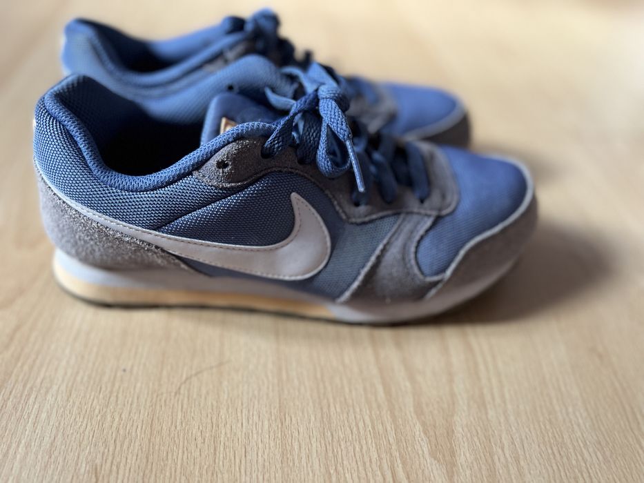 NIKE, tamanho 37,564585190079745121