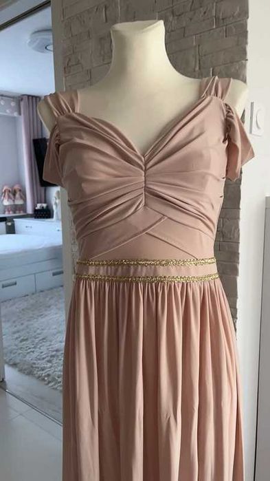 Sukienka maxi z opadającymi ramiączkami