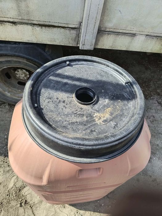 Beczki pojemniki Zbiornik na deszczówkę wodę  paszę