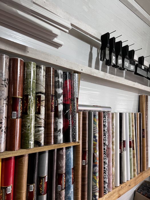 самоклейка , шпалери не дорогі ,багети …Ирпенский рынок.НЕ ВЫСЫЛАЮ