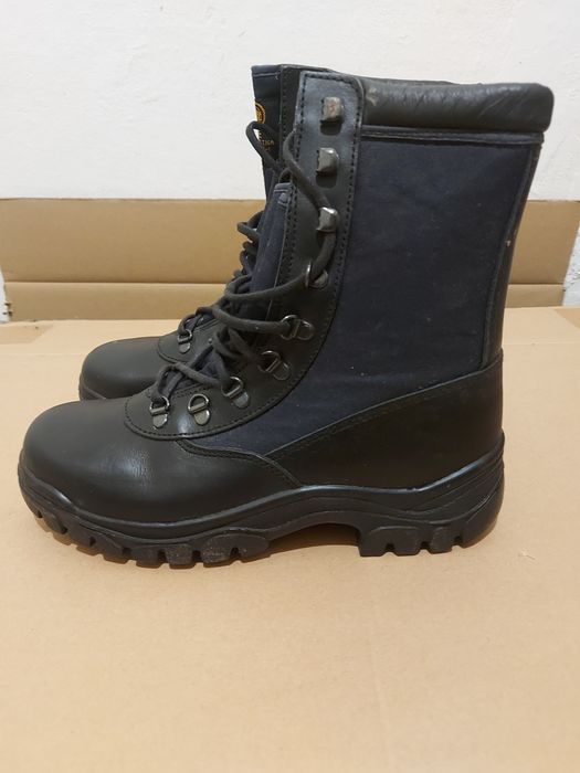 Botas FAL pretas tamanho 40 novos, oferecem conforto e durabilidade